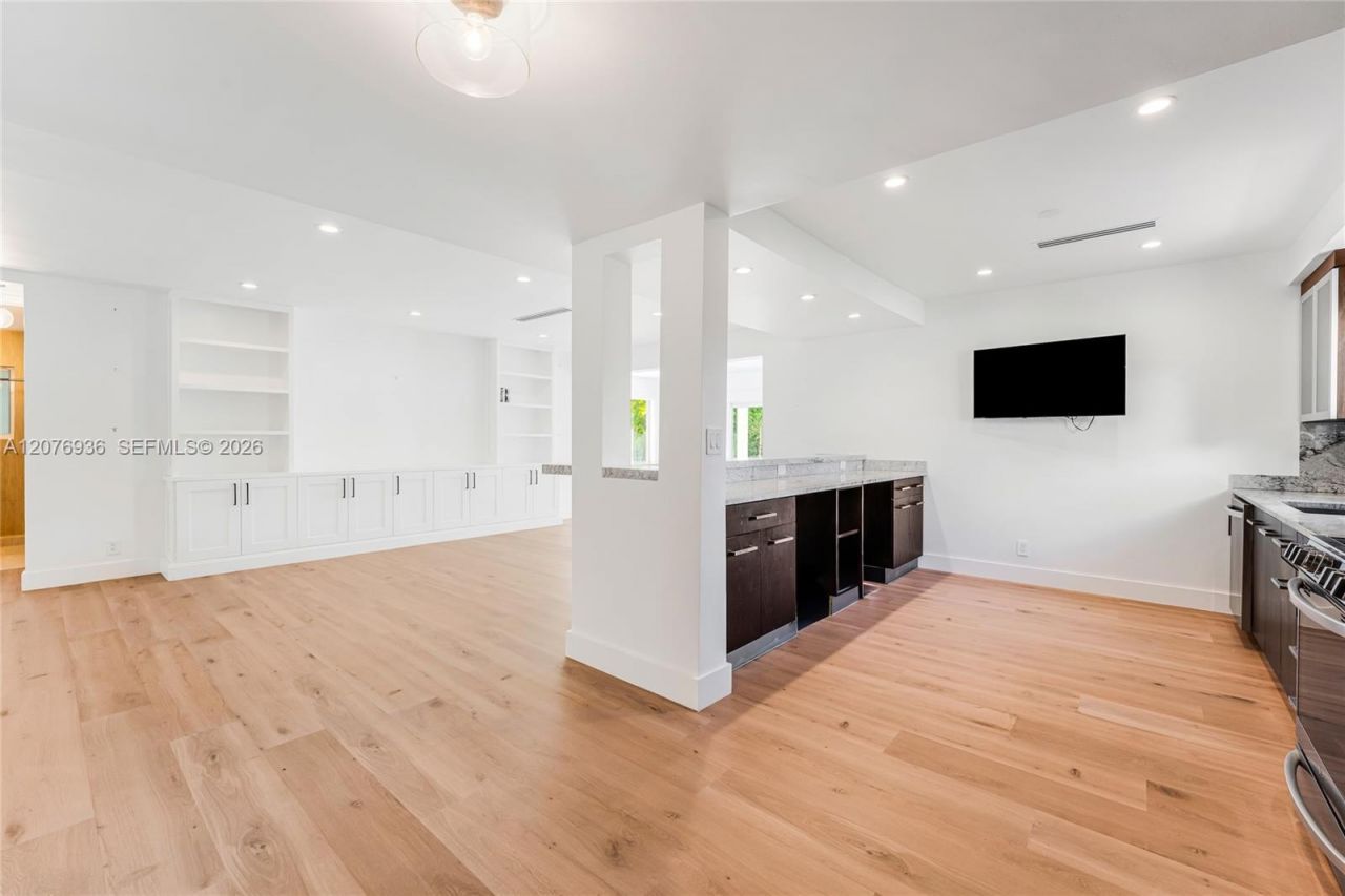 740 S Shore Dr , Miami Beach, FL 33141 Photo