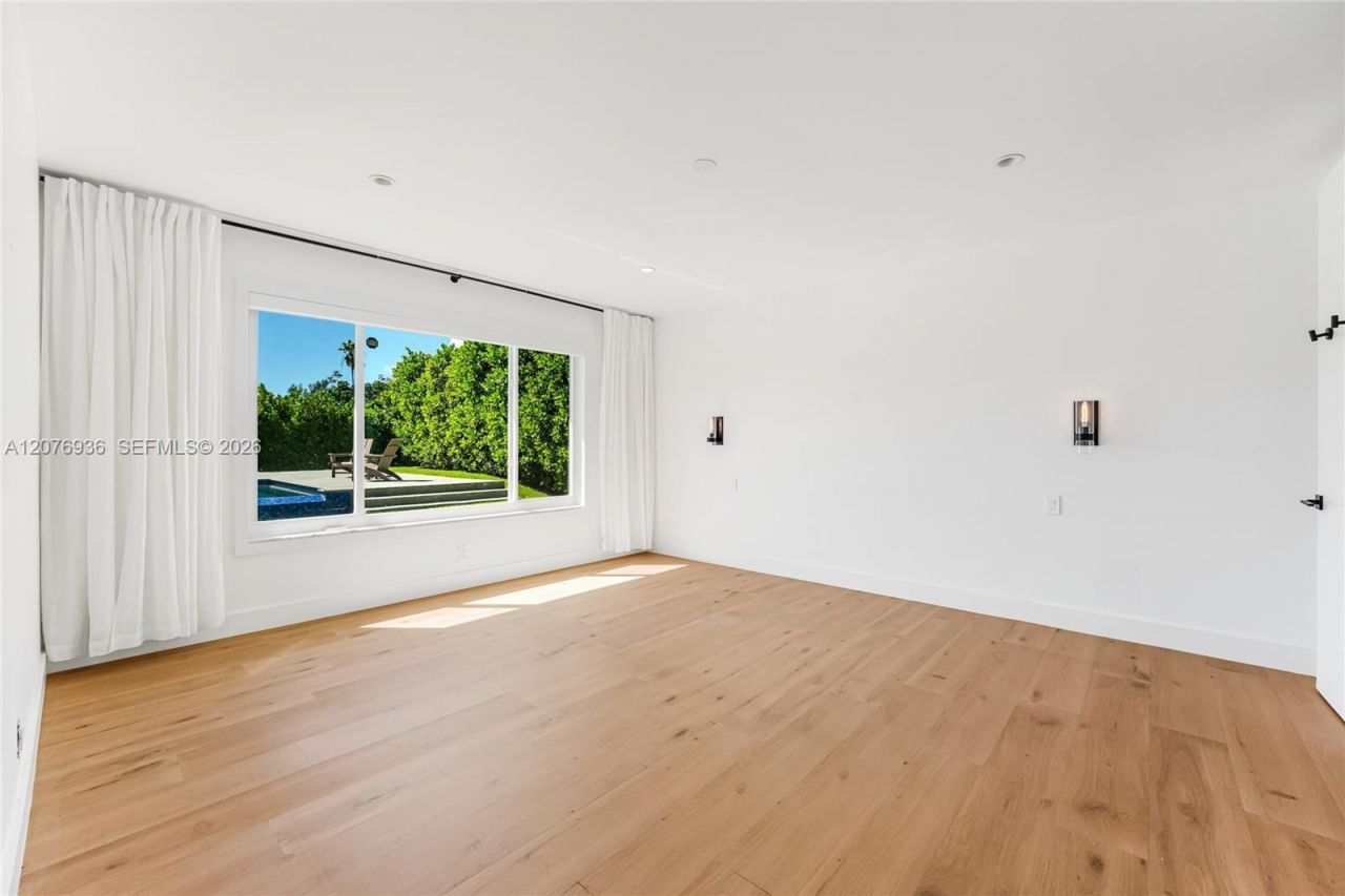 740 S Shore Dr , Miami Beach, FL 33141 Photo