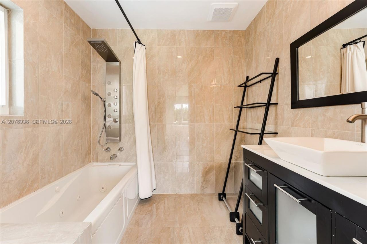 740 S Shore Dr , Miami Beach, FL 33141 Photo