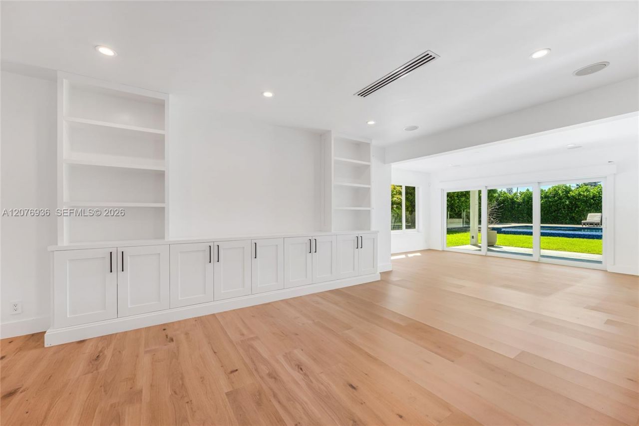 740 S Shore Dr , Miami Beach, FL 33141 Photo