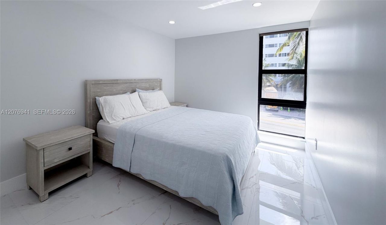 1800 Collins Ave, Unit 3H, Miami Beach, FL 33139 Photo