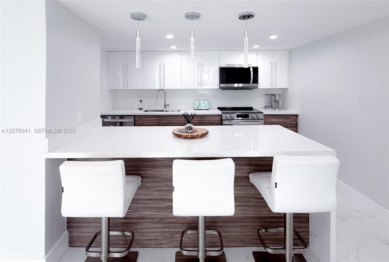 1800 Collins Ave, Unit 3H, Miami Beach, FL 33139 Photo