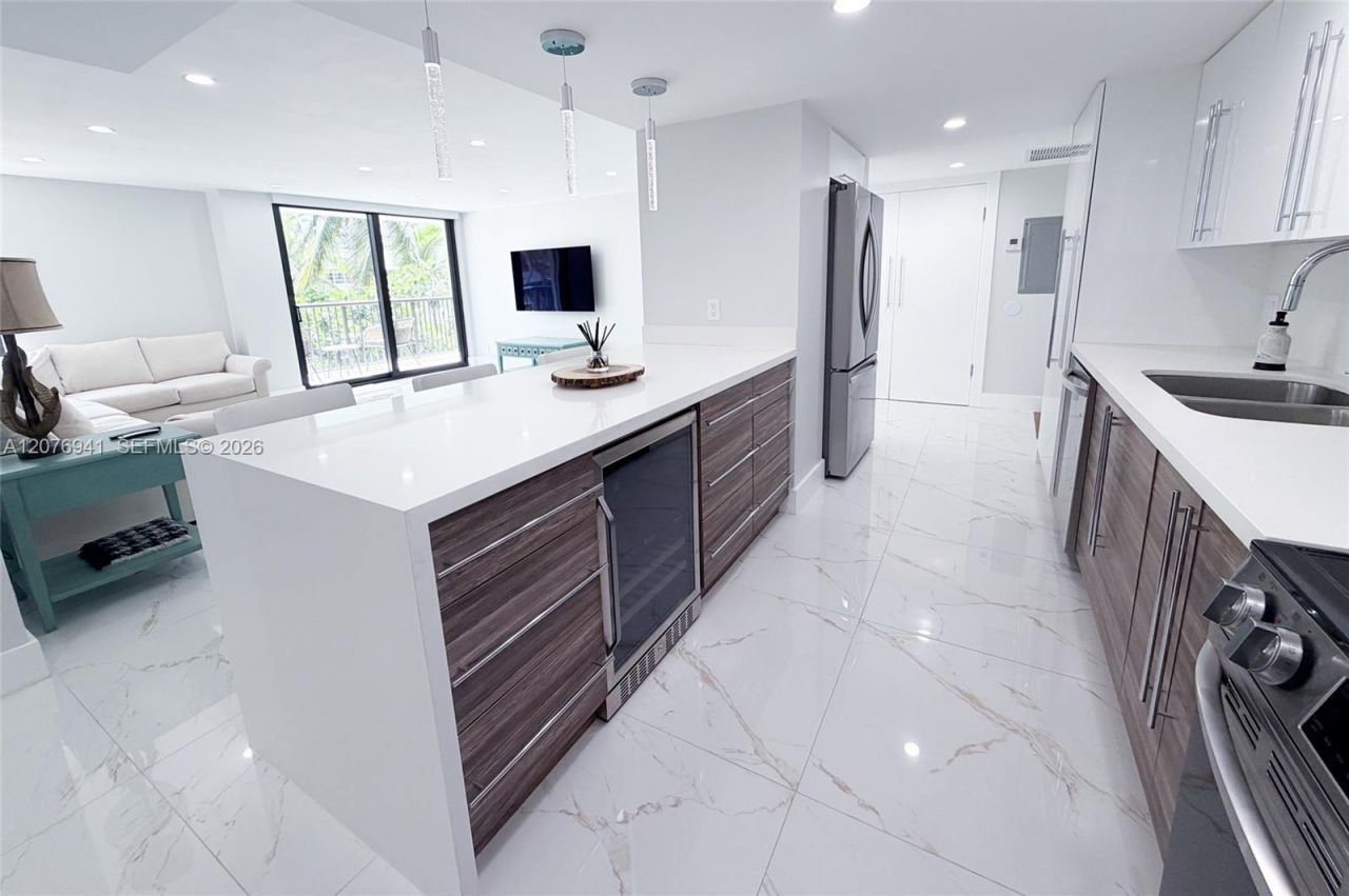 1800 Collins Ave, Unit 3H, Miami Beach, FL 33139 Photo