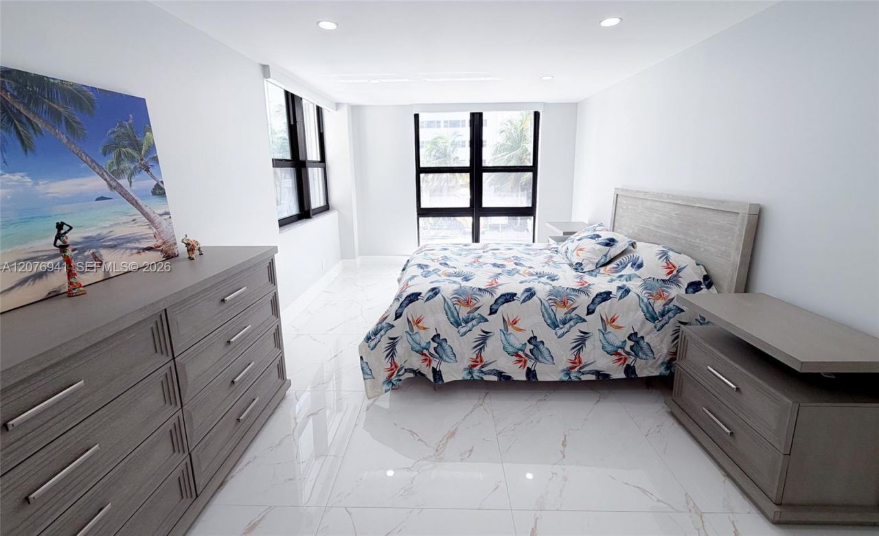 1800 Collins Ave, Unit 3H, Miami Beach, FL 33139 Photo