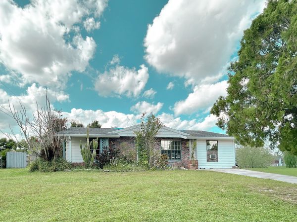 201 NW Floresta Drive, Port St. Lucie, FL 34983