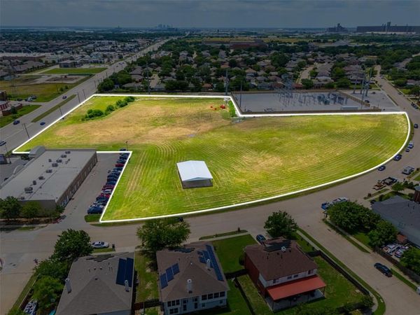 1051 Grand Central Parkway , Saginaw, TX 76131
