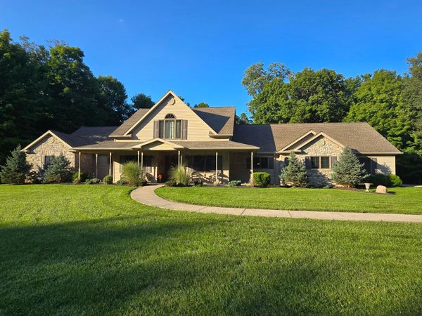 2198 Refugee Road SW, Hebron, OH 43025