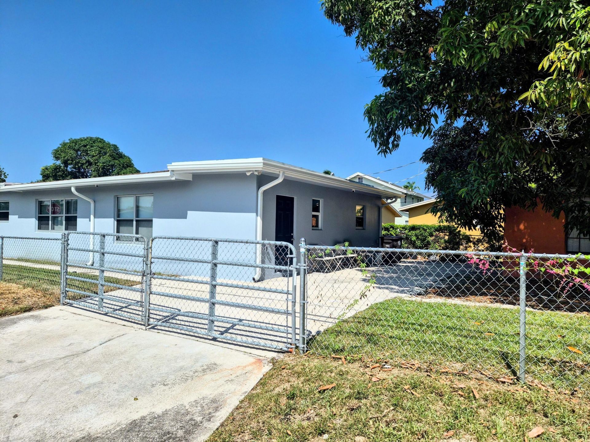 628 Monroe Drive, Unit Front, West Palm Beach, FL 33405 Photo