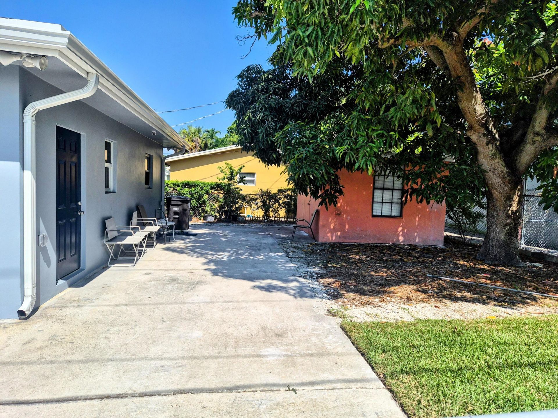 628 Monroe Drive, Unit Front, West Palm Beach, FL 33405 Photo