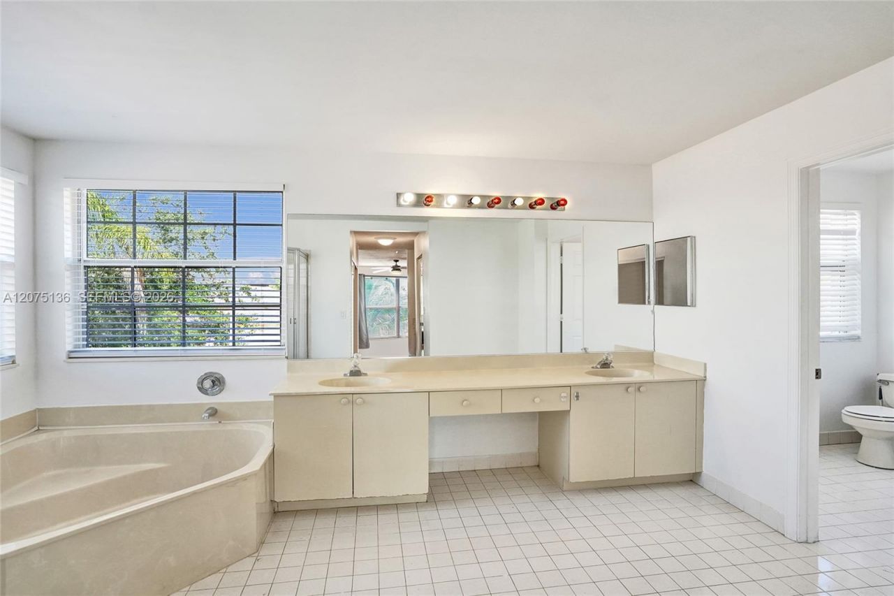 1933 SW 180th Ter, Miramar, FL 33029 Photo
