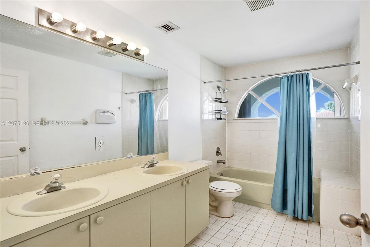 1933 SW 180th Ter, Miramar, FL 33029 Photo