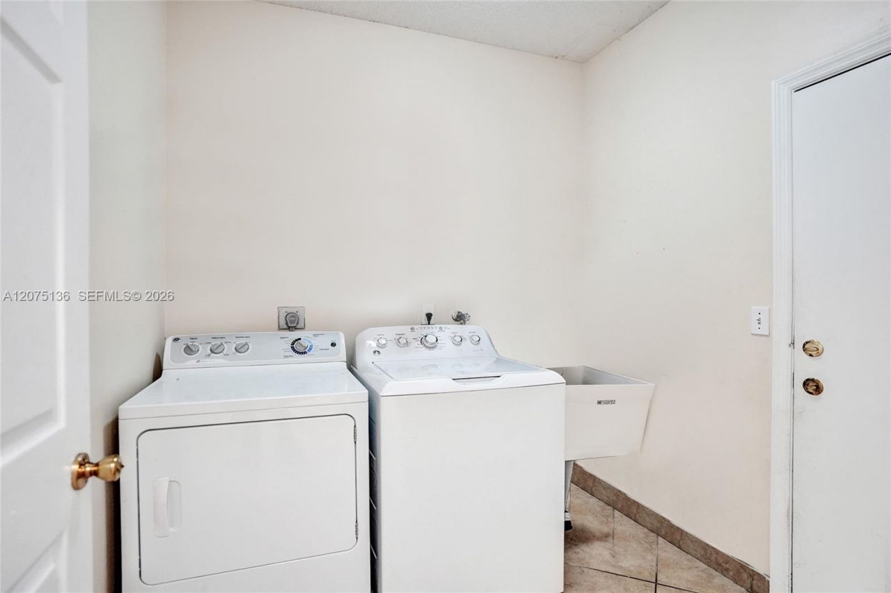 1933 SW 180th Ter, Miramar, FL 33029 Photo