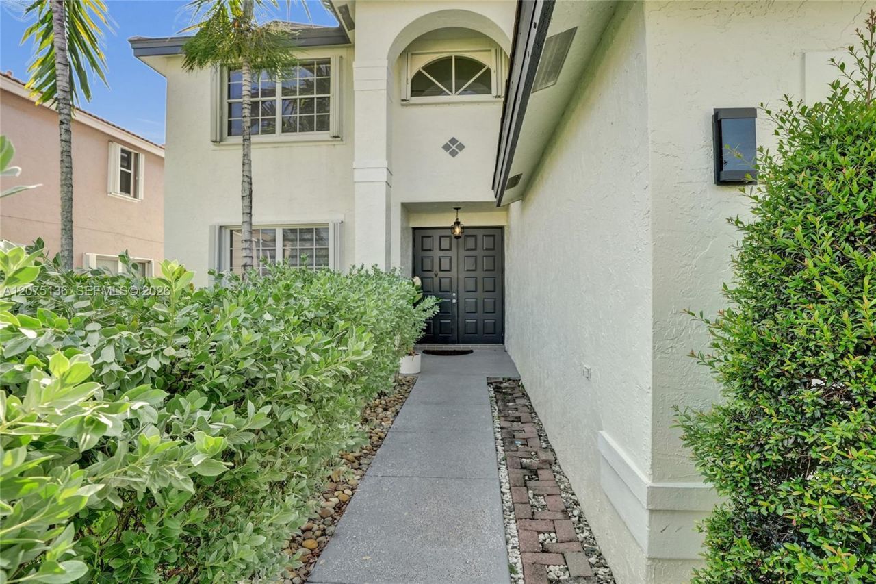 1933 SW 180th Ter, Miramar, FL 33029 Photo