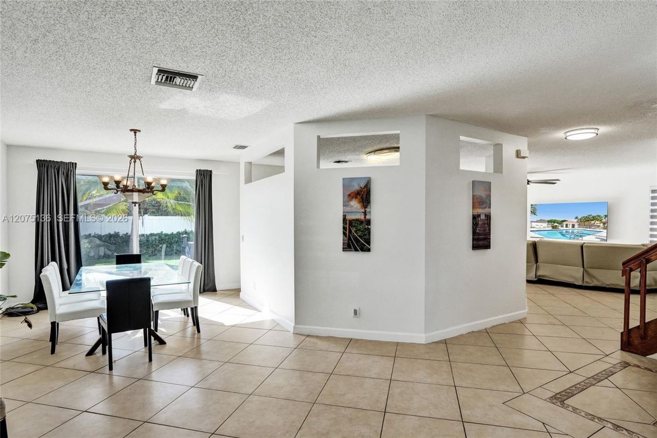 1933 SW 180th Ter, Miramar, FL 33029 Photo