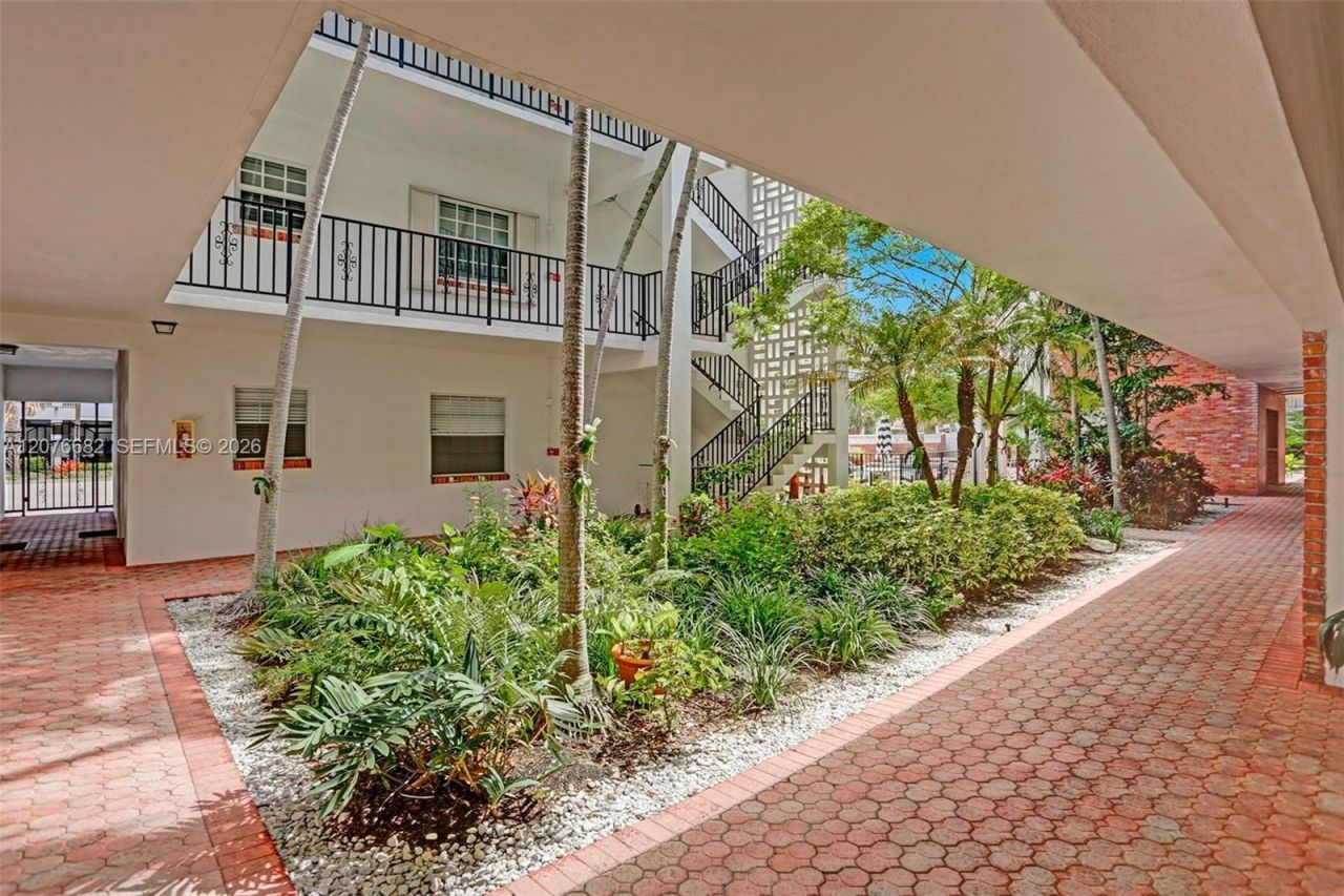 2500 NE 9th St, Unit 111, Fort Lauderdale, FL 33304 Photo