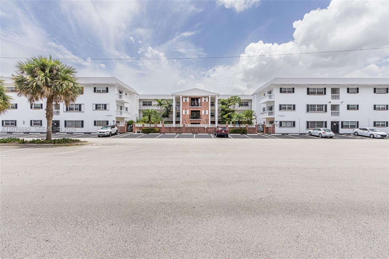 2500 NE 9th St, Unit 111, Fort Lauderdale, FL 33304 Photo