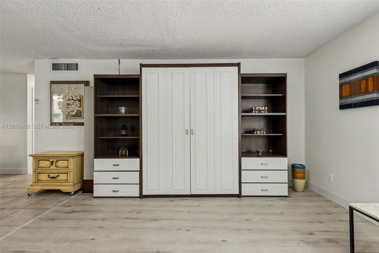 2500 NE 9th St, Unit 111, Fort Lauderdale, FL 33304 Photo