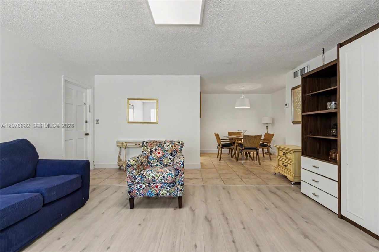 2500 NE 9th St, Unit 111, Fort Lauderdale, FL 33304 Photo