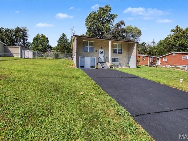 2841 Paula Lane, High Ridge, MO 63049