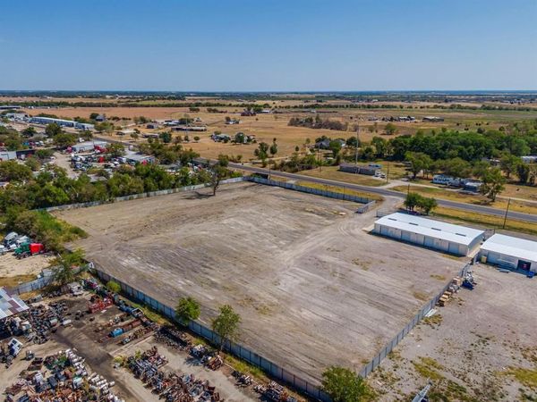3026 S Highway 77 , Waxahachie, TX 75165
