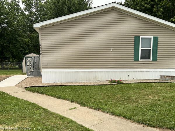 7140. Mapleview Circle W, Unit 64, Brown, Mi 48416
