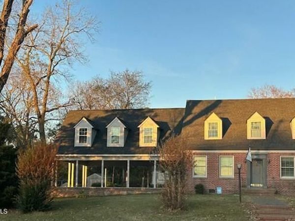301 W Pittsylvania Street , Halifax, NC 27839