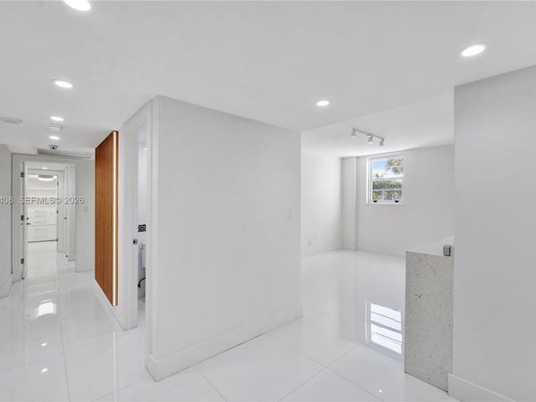 90 Edgewater Dr , Unit 104, Coral Gables, FL 33133