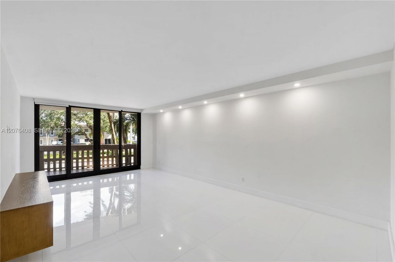 90 Edgewater Dr , Unit 104, Coral Gables, FL 33133 Photo
