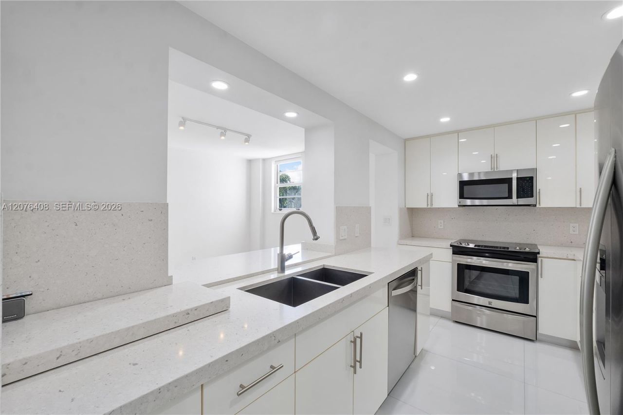 90 Edgewater Dr , Unit 104, Coral Gables, FL 33133 Photo