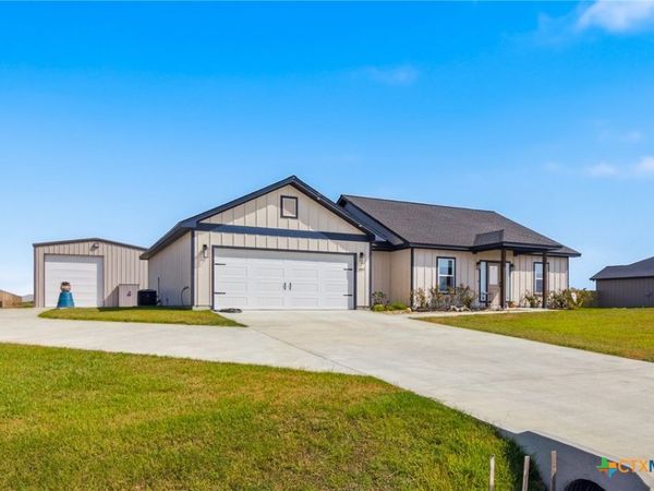 297 Whitetail Lane, Victoria, TX 77905