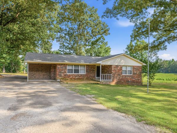 2225 Sand Ridge Rd, Lexington, TN 38351