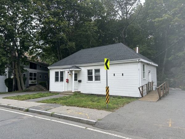 630 Salem St, Lynnfield, MA 01940