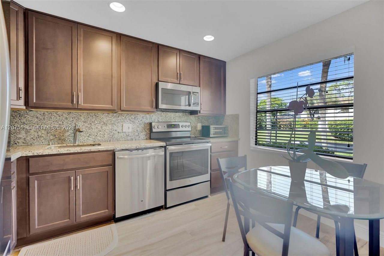 21682 Cypress Rd, Unit 11E, Boca Raton, FL 33433 Photo