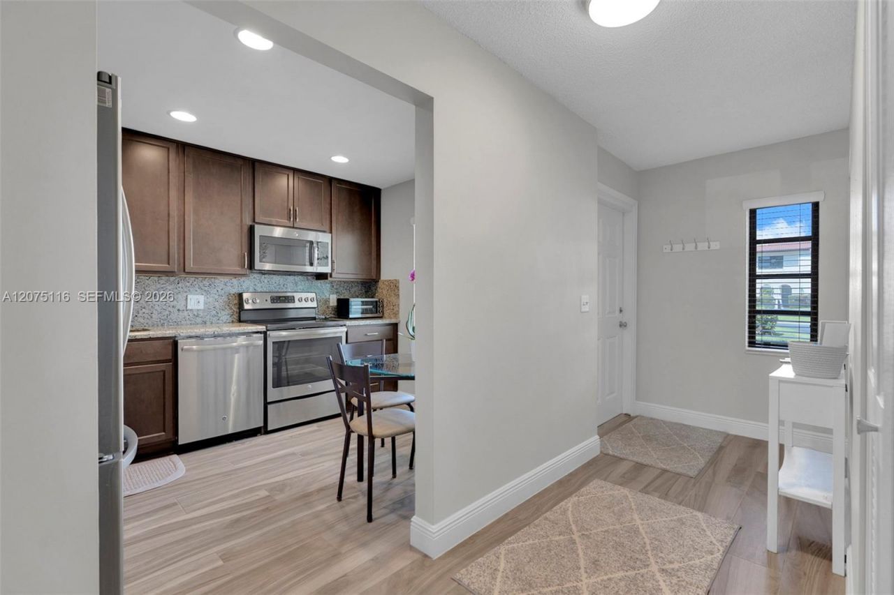 21682 Cypress Rd, Unit 11E, Boca Raton, FL 33433 Photo