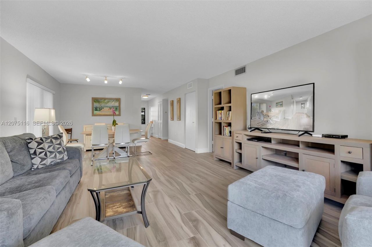 21682 Cypress Rd, Unit 11E, Boca Raton, FL 33433 Photo