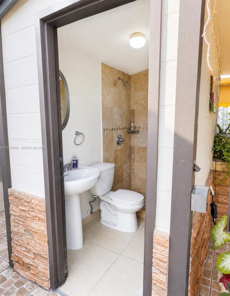 5505 W 14th Ln, Hialeah, FL 33012 Photo