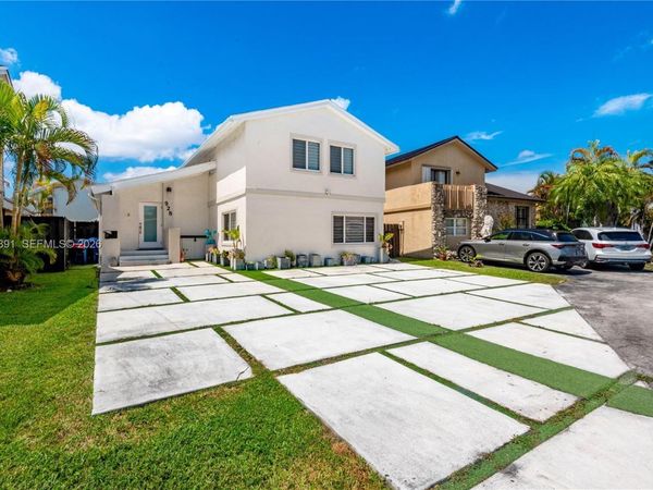 928 NW 106th Ave Cir , Miami, FL 33172