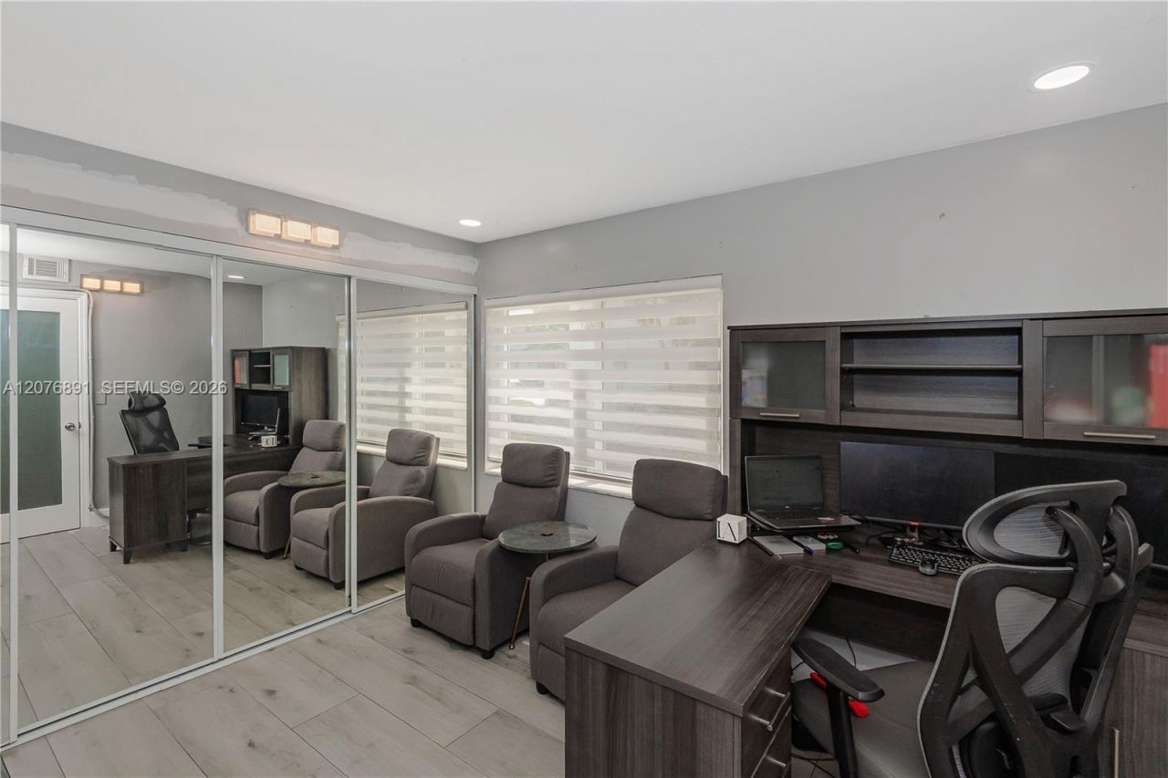 928 NW 106th Ave Cir , Miami, FL 33172 Photo