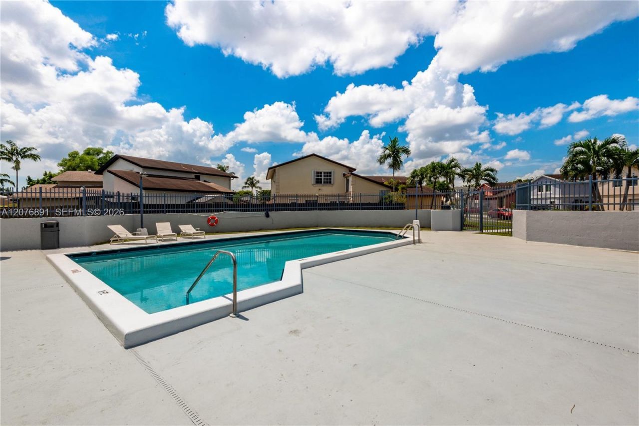 928 NW 106th Ave Cir , Miami, FL 33172 Photo