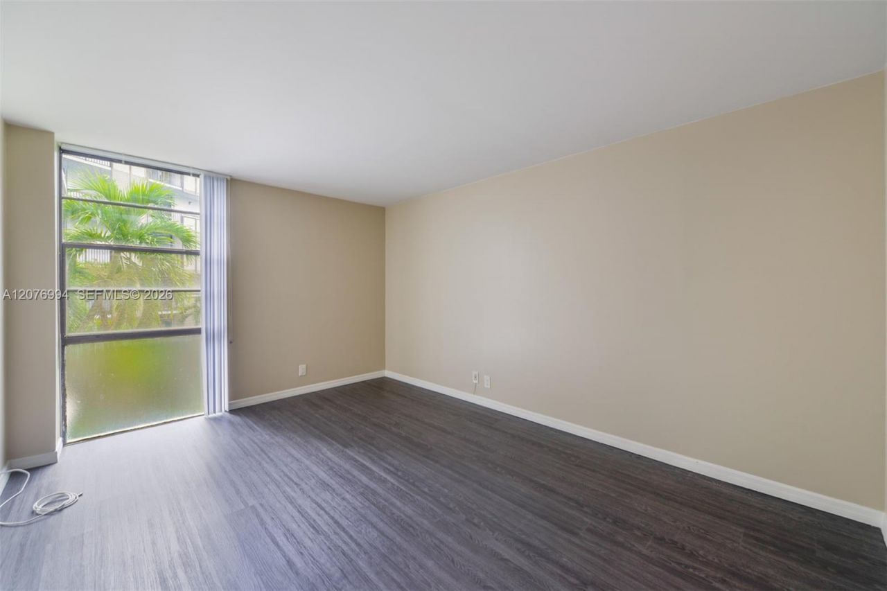 20500 W Country Club Dr , Unit 406, Aventura, FL 33180 Photo