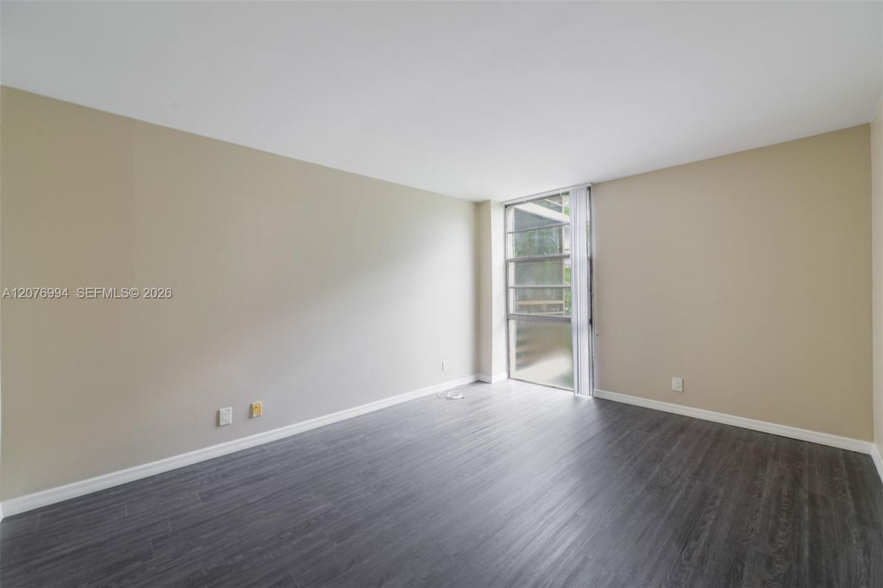 20500 W Country Club Dr , Unit 406, Aventura, FL 33180 Photo