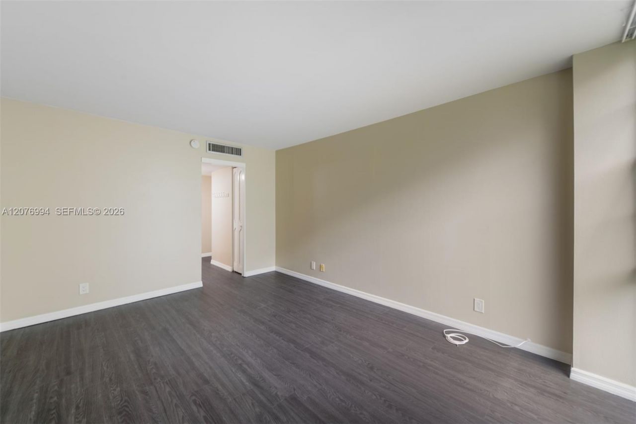 20500 W Country Club Dr , Unit 406, Aventura, FL 33180 Photo