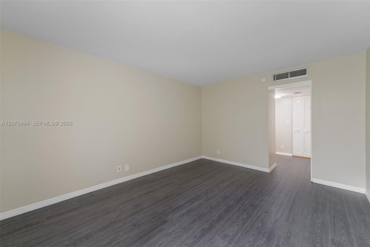 20500 W Country Club Dr , Unit 406, Aventura, FL 33180 Photo