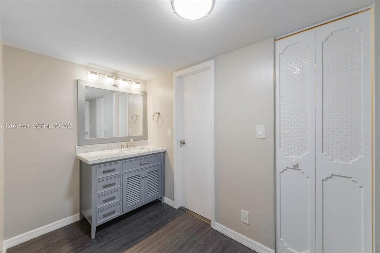 20500 W Country Club Dr , Unit 406, Aventura, FL 33180 Photo
