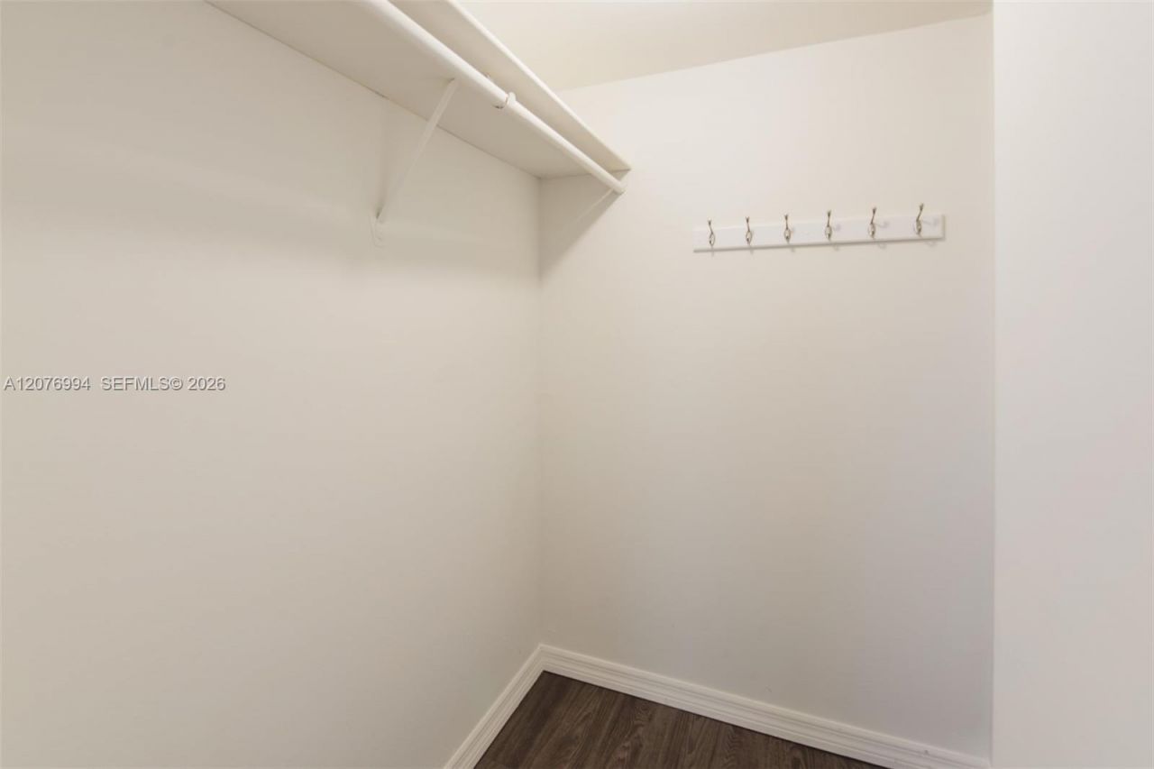 20500 W Country Club Dr , Unit 406, Aventura, FL 33180 Photo
