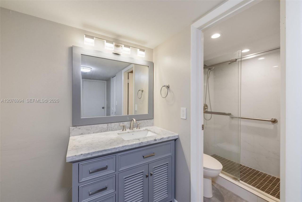 20500 W Country Club Dr , Unit 406, Aventura, FL 33180 Photo