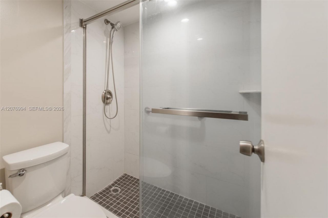 20500 W Country Club Dr , Unit 406, Aventura, FL 33180 Photo