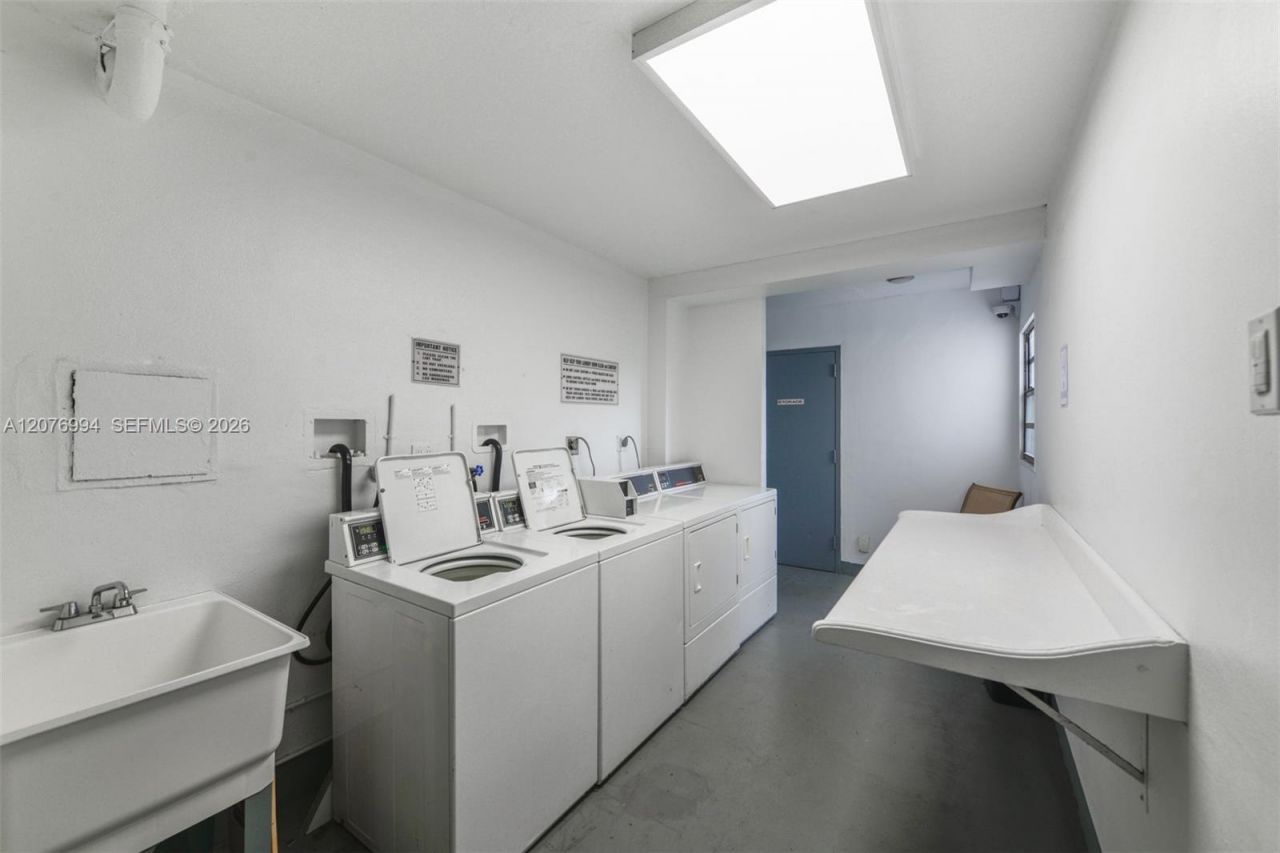 20500 W Country Club Dr , Unit 406, Aventura, FL 33180 Photo