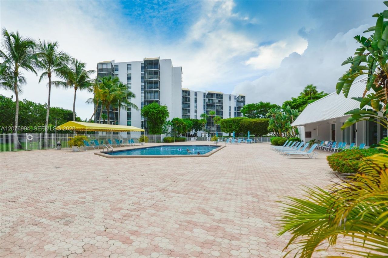 20500 W Country Club Dr , Unit 406, Aventura, FL 33180 Photo