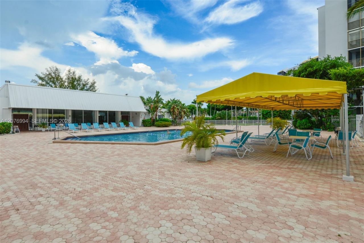 20500 W Country Club Dr , Unit 406, Aventura, FL 33180 Photo